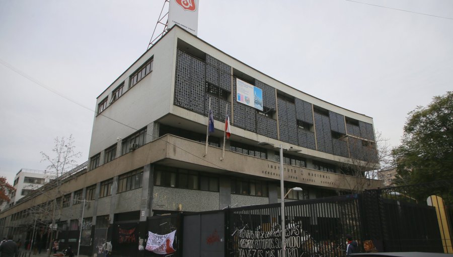 Alcalde Desbordes cuestiona tomas en colegios municipales y acusa que grupos "han destruido la educación pública"