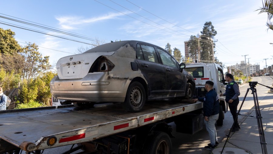 Valparaíso da inicio a plan de retiro de automóviles abandonados en los cerros