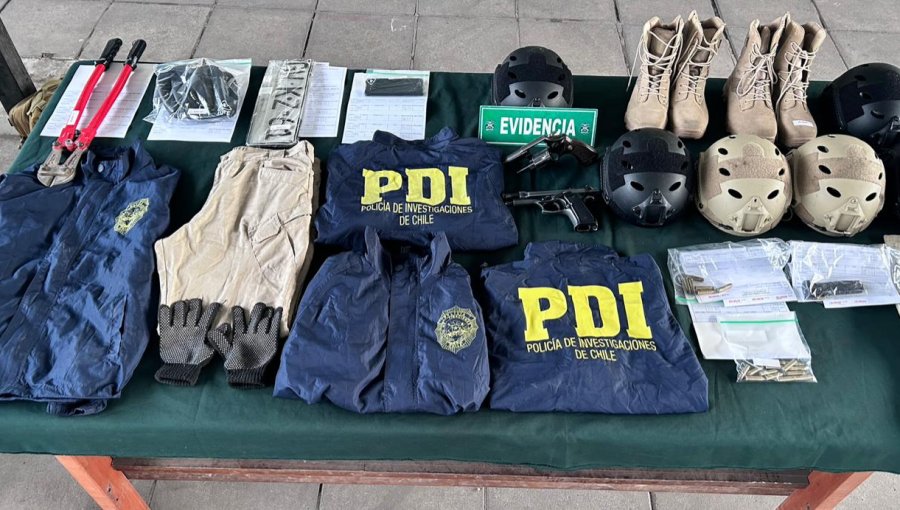 ¿Falsos detectives?: Detienen a dos sujetos que mantenían armas y ropa similar a la de PDI