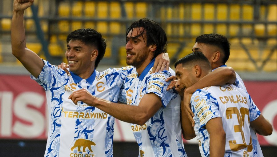 A Everton le bastó un tiempo para aniquilar a Huachipato
