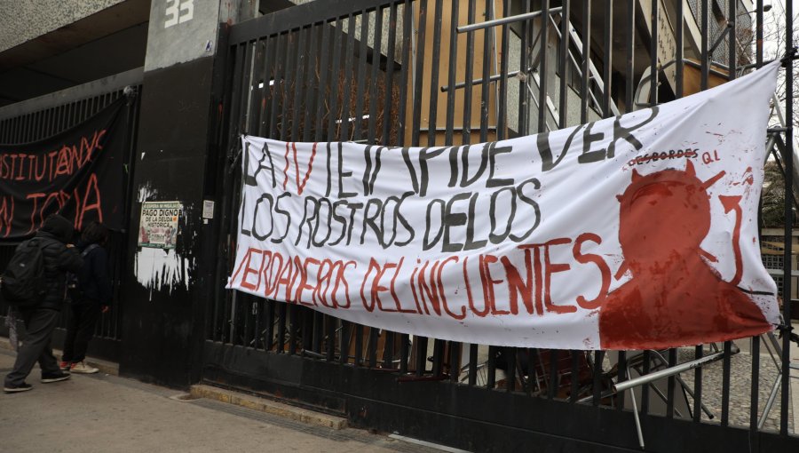Alcalde Desbordes advierte ante protestas estudiantiles que "cada vez que se tomen el establecimiento lo voy a desalojar"