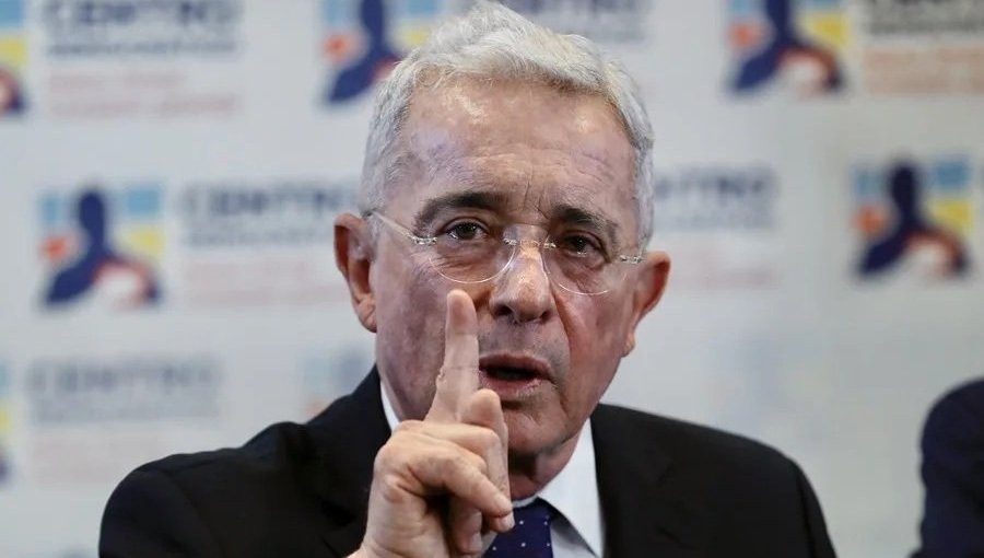 Por qué fue condenado Álvaro Uribe y qué pasa ahora con el expresidente tras el histórico fallo en Colombia