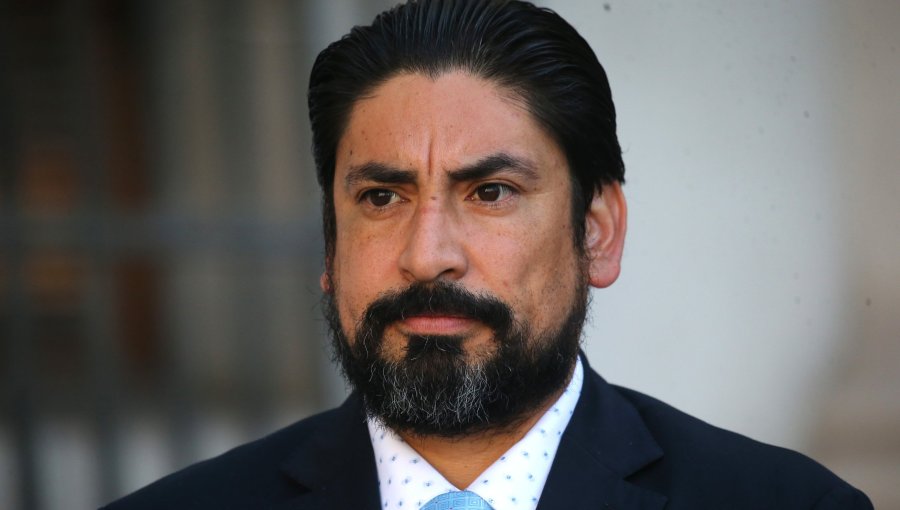 Diputado Oyarzo marca diferencias con la oposición: "Uno ve unidad en el oficialismo, y en la derecha puras peleas"