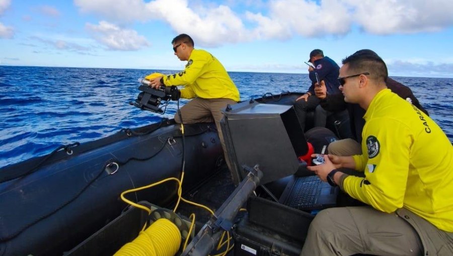 Con dron submarino, refuerzan búsqueda de hombre desaparecido en Rapa Nui: habría caído al mar mientras pescaba en roqueríos