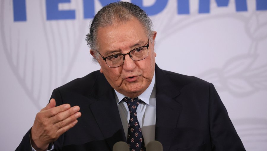 Senador Huenchumilla acusa "falta de humildad" de Goic por criticar apoyo de la DC a Jara