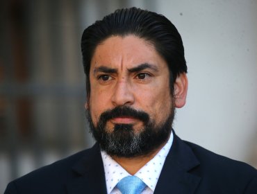 Diputado Oyarzo marca diferencias con la oposición: "Uno ve unidad en el oficialismo, y en la derecha puras peleas"