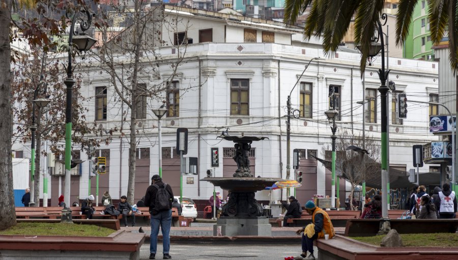 Dan inicio a higienización y pintado de fachadas en edificios de la histórica plaza Echaurren