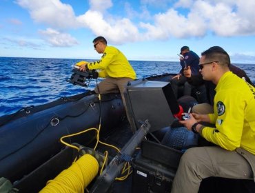 Con dron submarino, refuerzan búsqueda de hombre desaparecido en Rapa Nui: habría caído al mar mientras pescaba en roqueríos