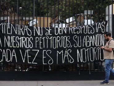 Ministro de Educación llama a restitución de clases por tomas de liceos en Santiago: “Esto no es un juego”