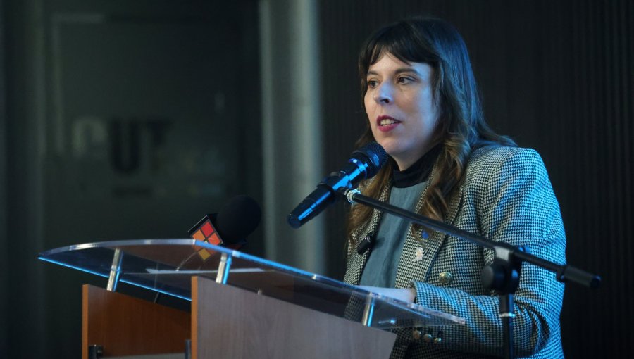 Presidenta del Frente Amplio advierte que la derecha "no está dando luces de gobernabilidad"
