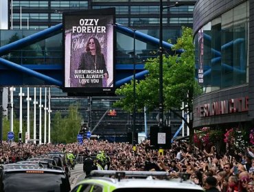 La emotiva y multitudinaria despedida que le dieron miles de fanáticos a Ozzy Osbourne en Birmingham