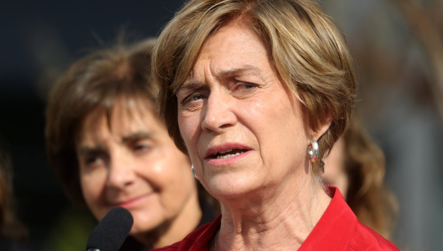 Evelyn Matthei reitera que "no tiene duda alguna" que José Antonio Kast está detrás de los mensajes en su contra