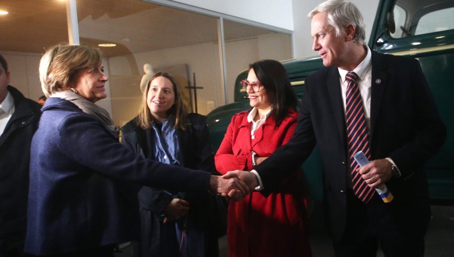 Así fue el primer reencuentro entre Evelyn Matthei y José Antonio Kast tras polémica de campaña de desinformación