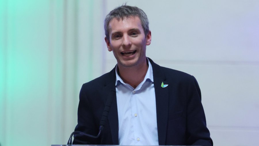 Presidente de Evópoli no comparte querella anunciada por Matthei: "Los problemas de la política se resuelven en el ámbito político"