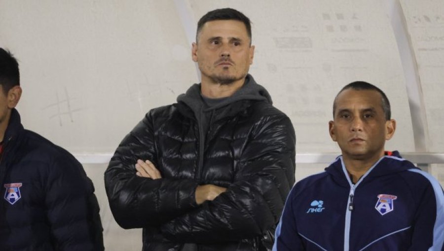 Director técnico de San Marcos de Arica disparó contra el arbitraje tras empate ante Magallanes y lanzó indirecta a Jorge Almirón