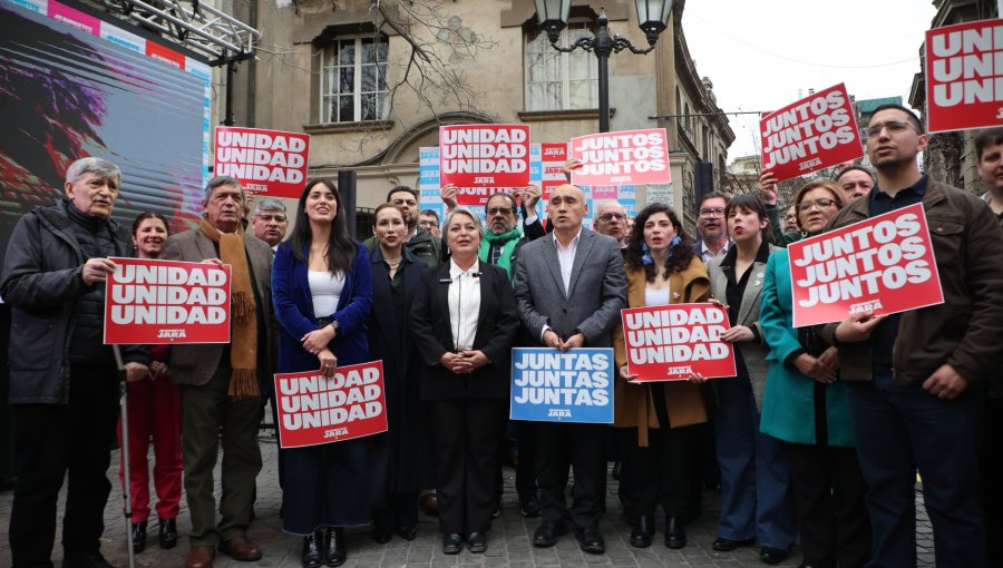 Jeannette Jara presenta su equipo de campaña presidencial con figuras del PC, PS, PPD y el FA