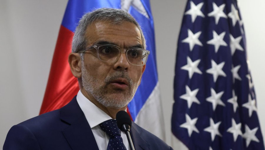 Ministro Cordero destaca colaboración en entrega de datos biométricos con EE.UU.: "Permite alertas más inmediatas"