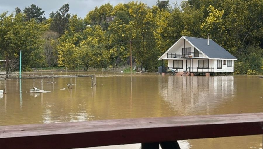 Solicitan evacuar sectores Santa Rita y ex Peaje Chaimavida en Concepción por desborde del río Andalién