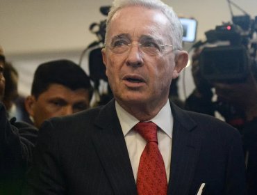 Expresidente Álvaro Uribe fue condenado en Colombia a 12 años de prisión domiciliaria