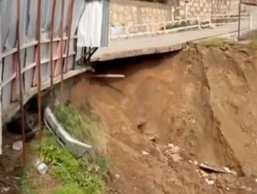 Obstrucción en ramal sanitario sería la causa de socavón en el sector de Forestal en Viña del Mar
