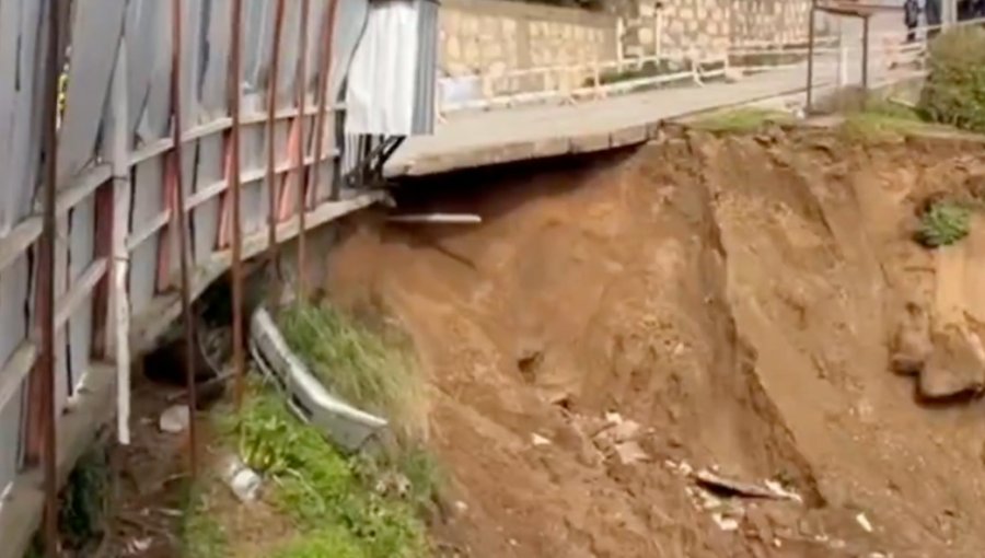 Obstrucción en ramal sanitario sería la causa de socavón en el sector de Forestal en Viña del Mar