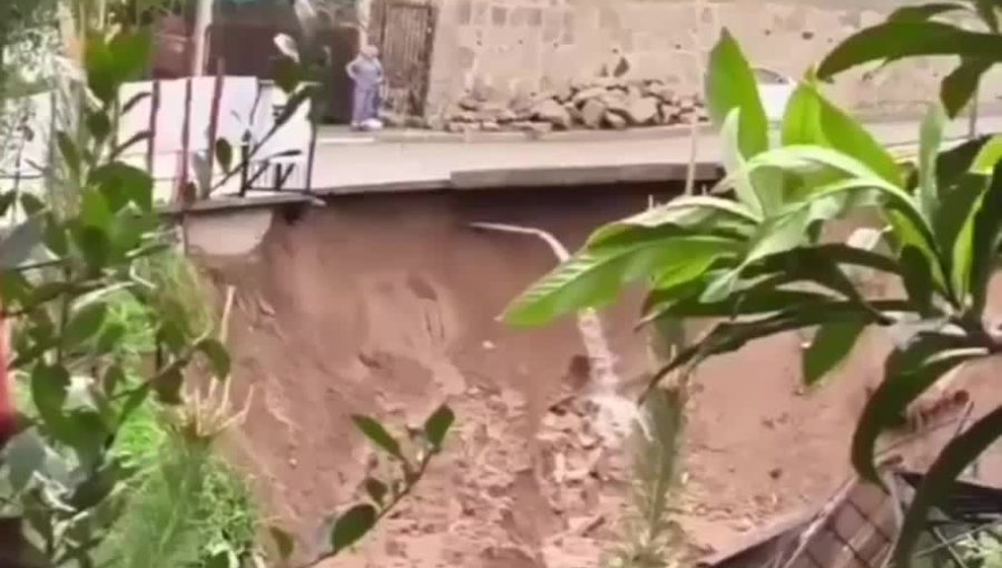Dos familias quedan aisladas tras socavón en el Sector de Forestal en Viña del Mar