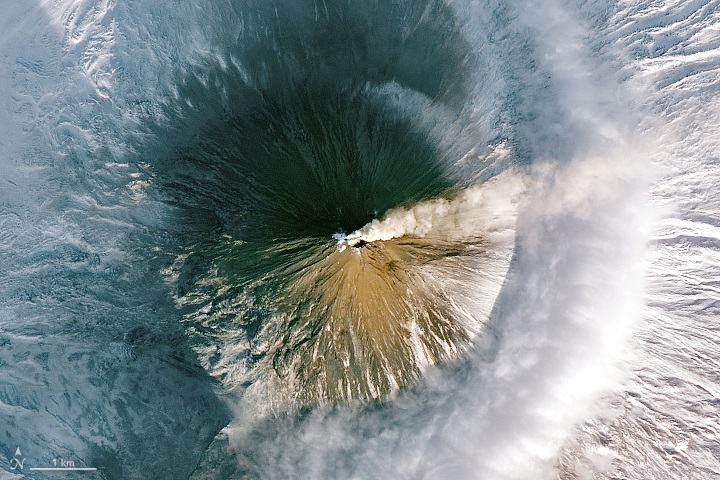 Segundo volcán entra en erupción en Rusia tras terremoto de 8,8