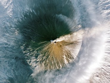 Segundo volcán entra en erupción en Rusia tras terremoto de 8,8
