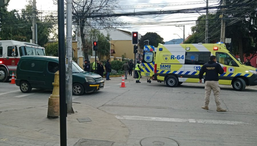 Equipos de emergencia asistieron a mujer que resultó atropellada en el centro de Quillota