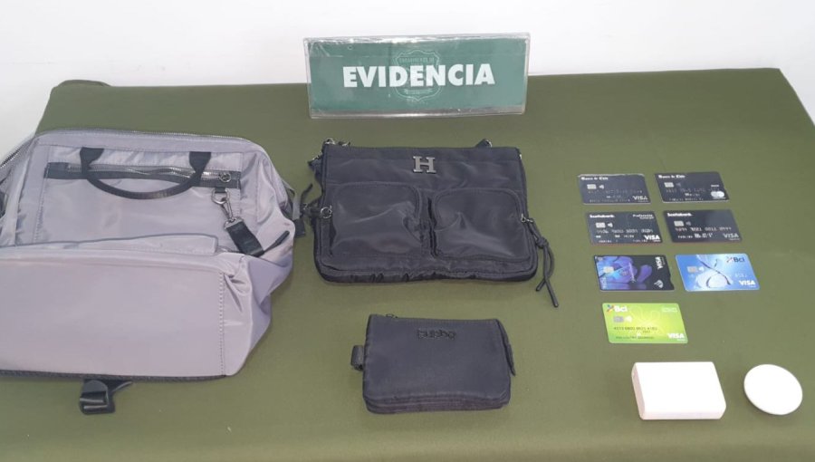 Dos hombres y una mujer fueron detenidos por robo de especies en automóviles estacionados en la zona costera de Valparaíso
