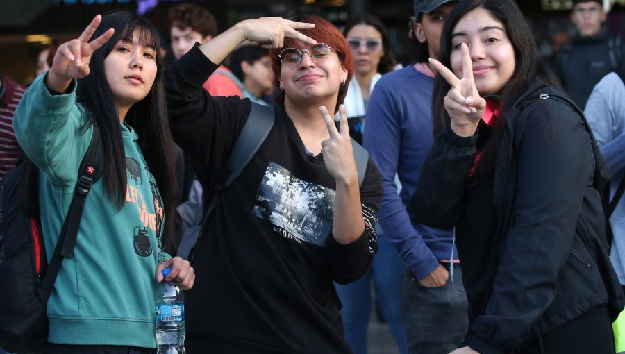 "Ninis": hay más de 330 mil jóvenes que no estudian ni trabajan en Chile y la mayoría son mujeres