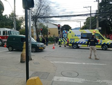 Equipos de emergencia asistieron a mujer que resultó atropellada en el centro de Quillota