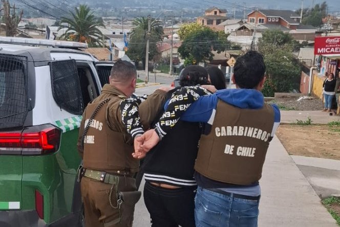 Dos sujetos fueron detenidos en La Ligua por conducir auto robado en mayo en Los Andes