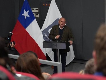 Desaprobación del gobernador Mundaca llega a 45% en la región de Valparaíso: expertos lo atribuyen a sus "ambiciones personales"