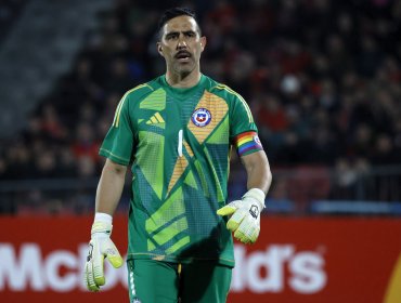 El futuro de Claudio Bravo: El arquero no descarta un rol en Colo Colo tras colgar los guantes