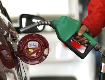 Anuncio de Enap: Bajan las bencinas, pero el diésel subirá $21,4 por litro