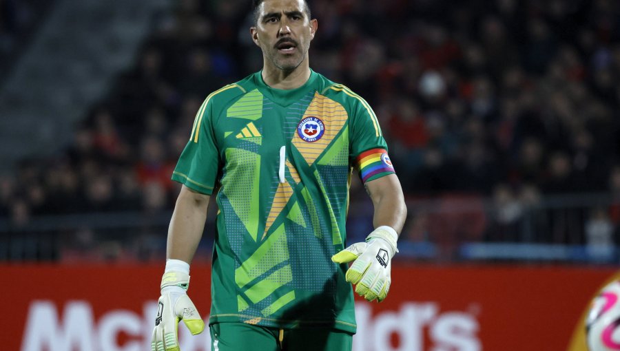 El futuro de Claudio Bravo: El arquero no descarta un rol en Colo Colo tras colgar los guantes