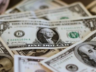 Dólar cierra con alza cercana a los $10 tras anuncio del Banco Central sobre programa de acumulación de reservas internacionales