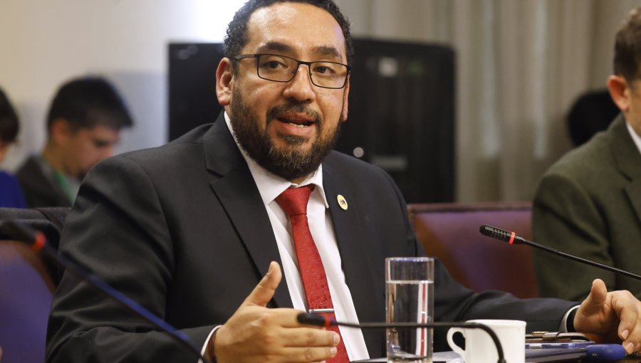 Ministro Cataldo critica actuar de profesor que gritó a estudiantes que defendían a Pinochet en Limache