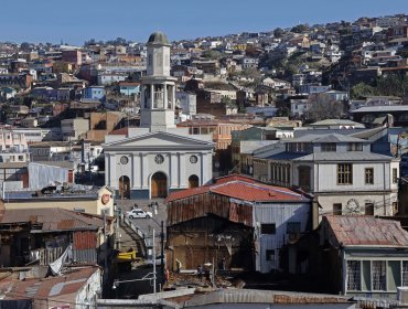 Proyecto fortalece capacidades para prevenir y responder a riesgo de incendios en locales comerciales del Barrio Puerto de Valparaíso