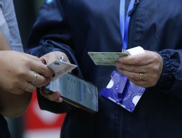 Contraloría aclara dictamen y dice que la TNE puede usarse "las 24 horas, de lunes a domingo"