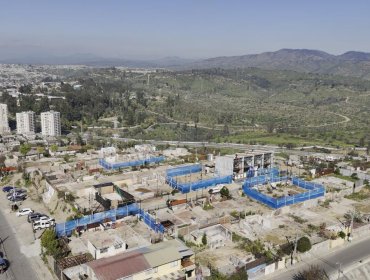 Inicia la reconstrucción de 52 viviendas y entregan llaves de primer cuatripareo en sector El Olivar de Viña del Mar
