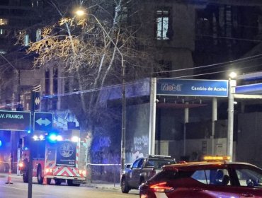 Dos adultos mayores fueron rescatados tras derrumbe de muro con peligro de caída de cornisa en Valparaíso