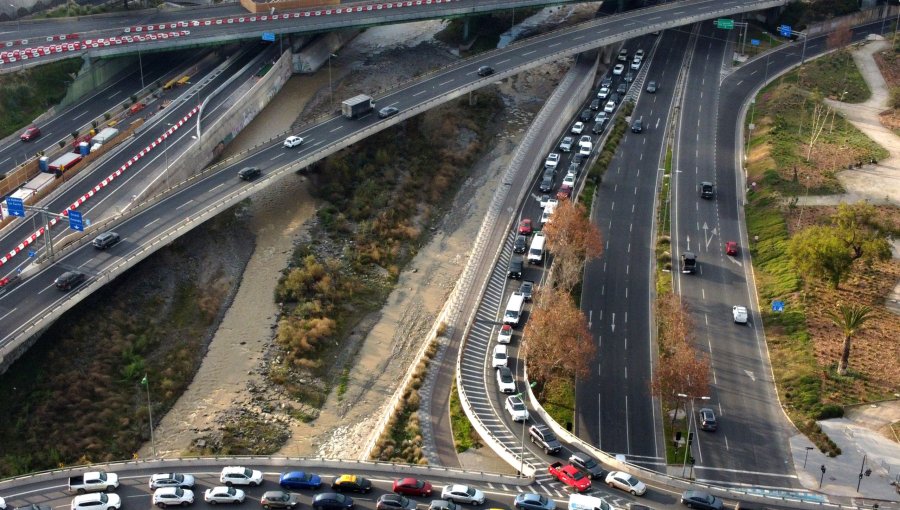 Ministerio de Obras Públicas reconoce falta de información a automovilistas tras colapso vial en Lo Saldes