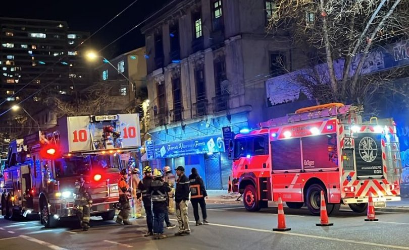 Derrumbe en Valparaíso: Bomberos asegura que vivienda que sufrió colapso parcial "ya tenía varios daños estructurales"