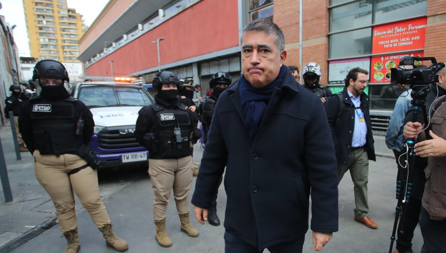 Alcalde de Santiago afirmó que vocera de Gobierno "miente abiertamente" sobre operativos en Meiggs