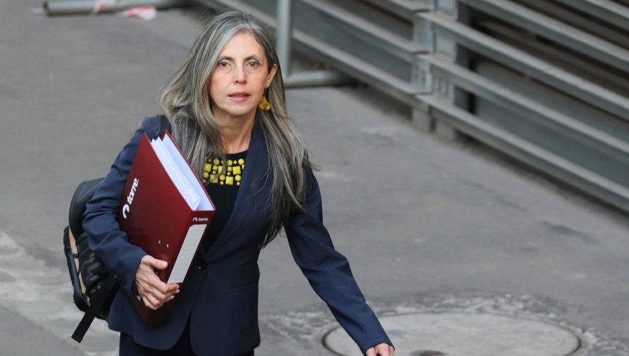 Santibáñez califica de "pobre" la respuesta de la Defensoría tras denuncia contra abogado de Monsalve y estudia acciones penales