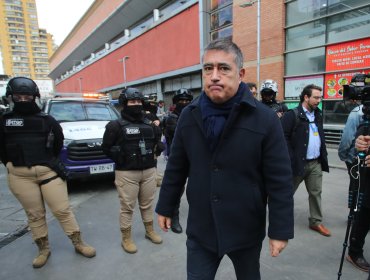 Alcalde de Santiago afirmó que vocera de Gobierno "miente abiertamente" sobre operativos en Meiggs