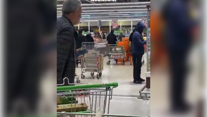 $20 millones en joyas roba banda armada en violento asalto en centro comercial de Maipú
