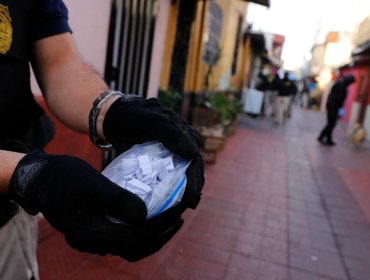 Cae agrupación criminal dedicada al tráfico de drogas en el Barrio Puerto de Valparaíso: líder es investigado por al menos un homicidio
